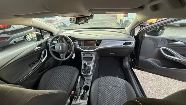 Opel Astra Sports Tourer 2021 - 11640 EUR, 149717 km - AUTO.MOTO.pt - 149717km - foto 6 de 52