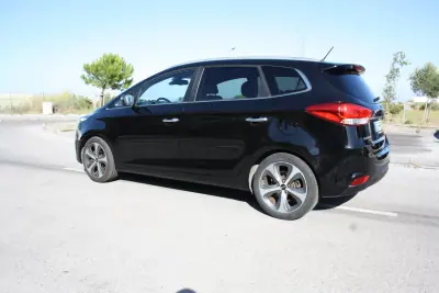 Kia Carens 2016 — foto 5 de 15