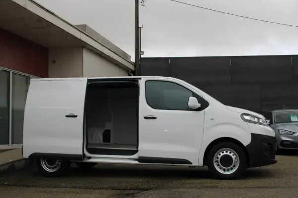 Citroën Jumpy 2016 - 13990 EUR, 148000 km - AUTO.MOTO.pt - 148000km - foto 7 de 22