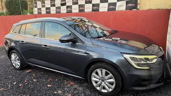 Renault Mégane Sport Tourer 2021 - 14900 EUR, 104000 km - AUTO.MOTO.pt - 104000km - foto 8 de 12