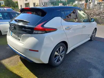 Nissan Leaf 2018 - 18500 EUR, 30000 km - AUTO.MOTO.pt - 30000km - foto 5 de 9