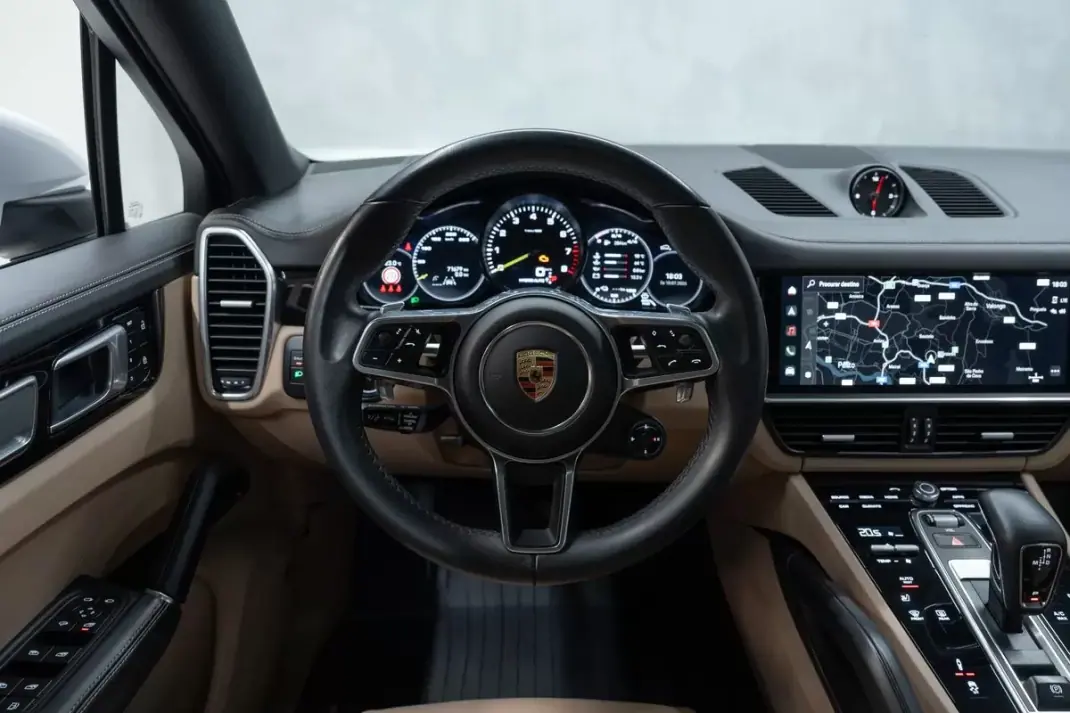 Porsche Cayenne Coupé 2022 - 84950 EUR, 71000 km - 71000km - foto 23 de 60