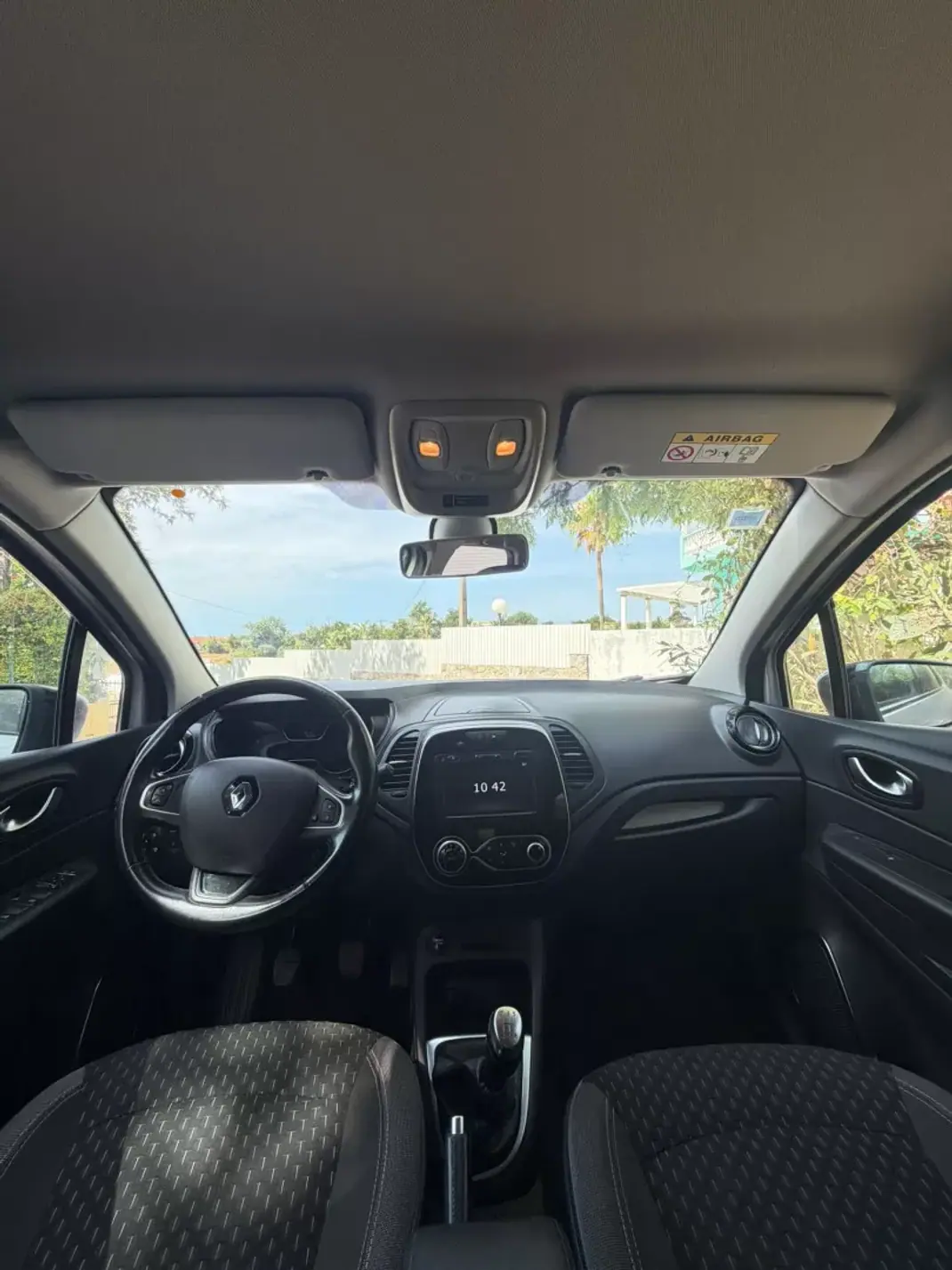 Renault Captur 2019 - 14900 EUR, 95873 km - 95873km - foto 9 de 9