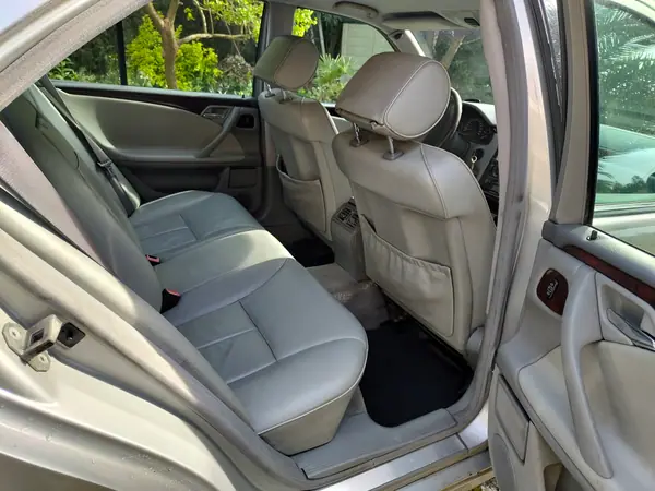 Mercedes-Benz E 220 2002 - 6500 EUR, 455000 km - AUTO.MOTO.pt - 455000km - foto 8 de 9