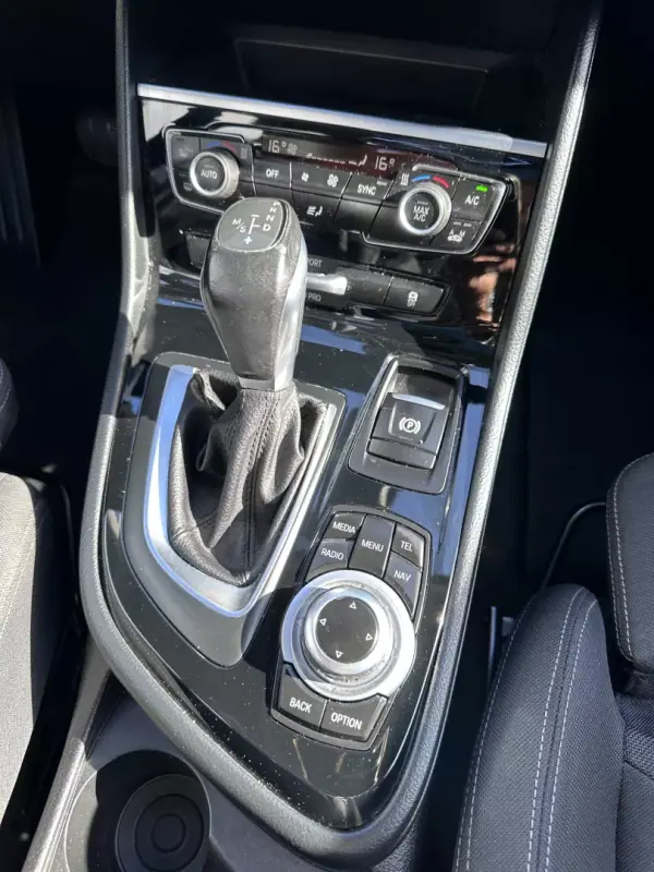 BMW 216 Gran Tourer 2015 - 12900 EUR, 180000 km - AUTO.MOTO.pt - 180000km - foto 57 de 77