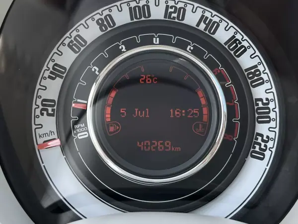 Fiat 500 2018 - 11490 EUR, 40270 km - AUTO.MOTO.pt - 40270km - foto 9 de 20