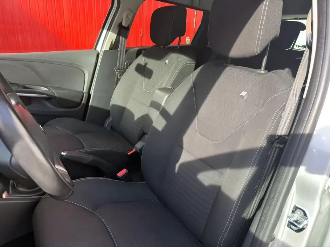 Renault Clio Sport Tourer 2016 - 7600 EUR, 181777 km - 181777km - foto 5 de 19