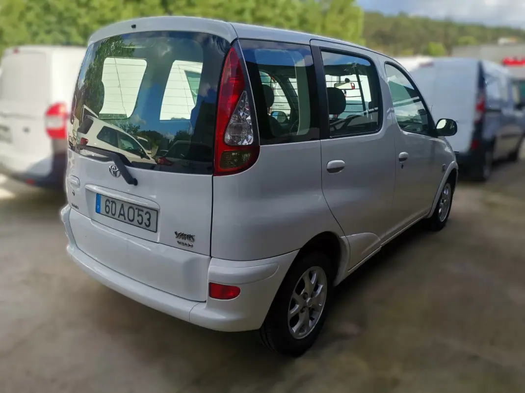 Toyota 2005 - 6500 EUR, 355238 km - AUTO.MOTO.pt - 355238km - foto 1 de 7