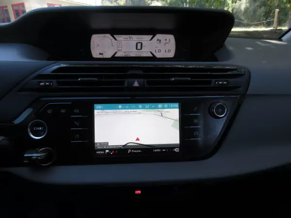 Citroën C4 Picasso 2017 - 12990 EUR, 175000 km - AUTO.MOTO.pt - 175000km - foto 35 de 44