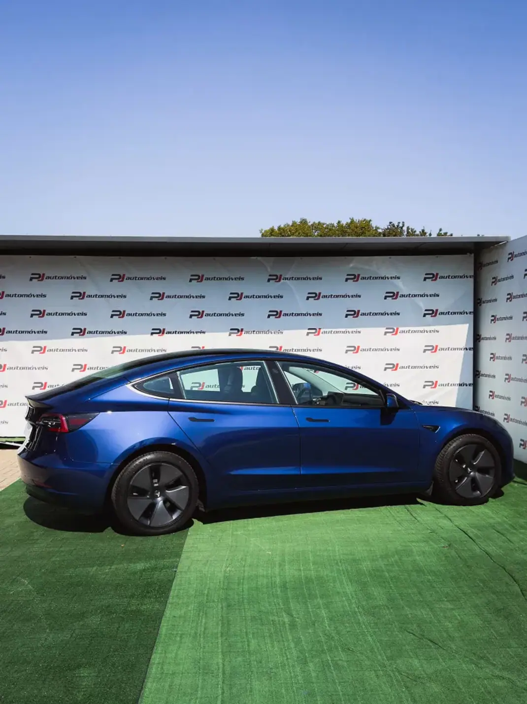 Tesla Model 3 2021 - 26990 EUR, 72100 km - 72100km - foto 9 de 19