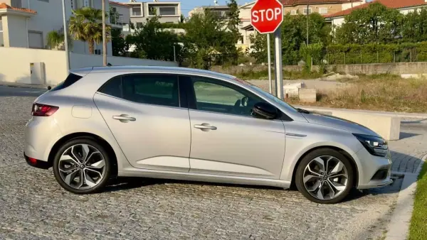 Renault Mégane 2019 - 14999 EUR, 99500 km - AUTO.MOTO.pt - 99500km - foto 7 de 20