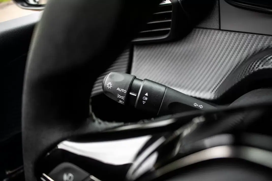 Peugeot e-208 2023 - 17800 EUR, 18457 km - AUTO.MOTO.pt - 18457km - foto 16 de 41