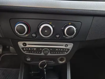 Renault Mégane Coupe 2011 - 8990 EUR, 234000 km - AUTO.MOTO.pt - 234000km - foto 21 de 33