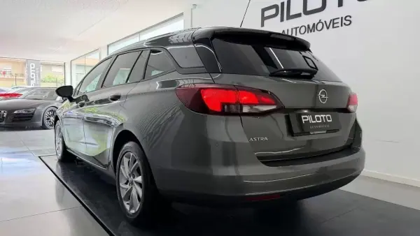 Opel Astra Sports Tourer 2019 - 10750 EUR, 156084 km - AUTO.MOTO.pt - 156084km - foto 9 de 26