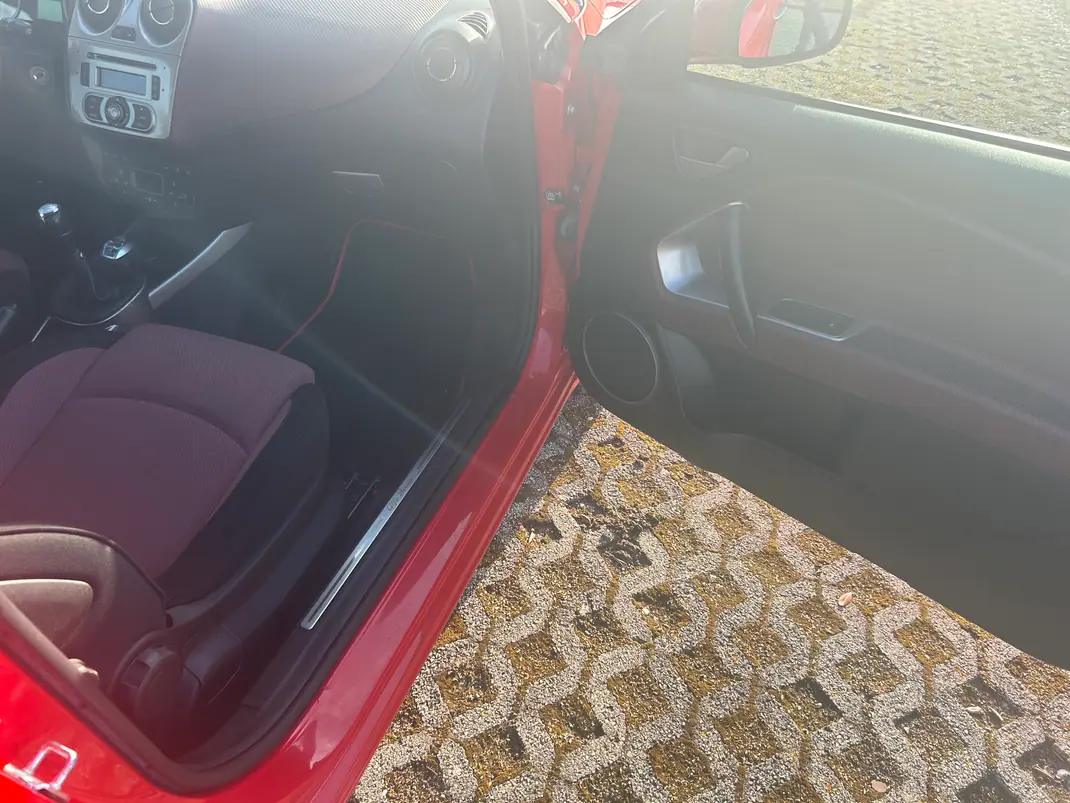 Alfa Romeo MiTo 2010 - 6950 EUR, 170000 km - AUTO.MOTO.pt - 170000km - foto 3 de 10
