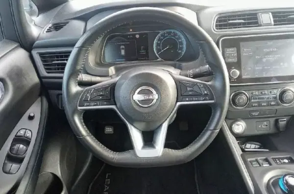 Nissan Leaf 2022 - 15000 EUR, 34000 km - AUTO.MOTO.pt - 34000km - foto 5 de 15