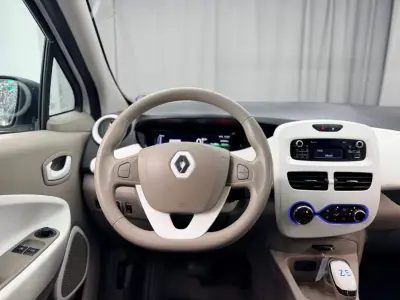 Renault Zoe 2017 - 10500 EUR, 57000 km - AUTO.MOTO.pt - 57000km - foto 12 de 17