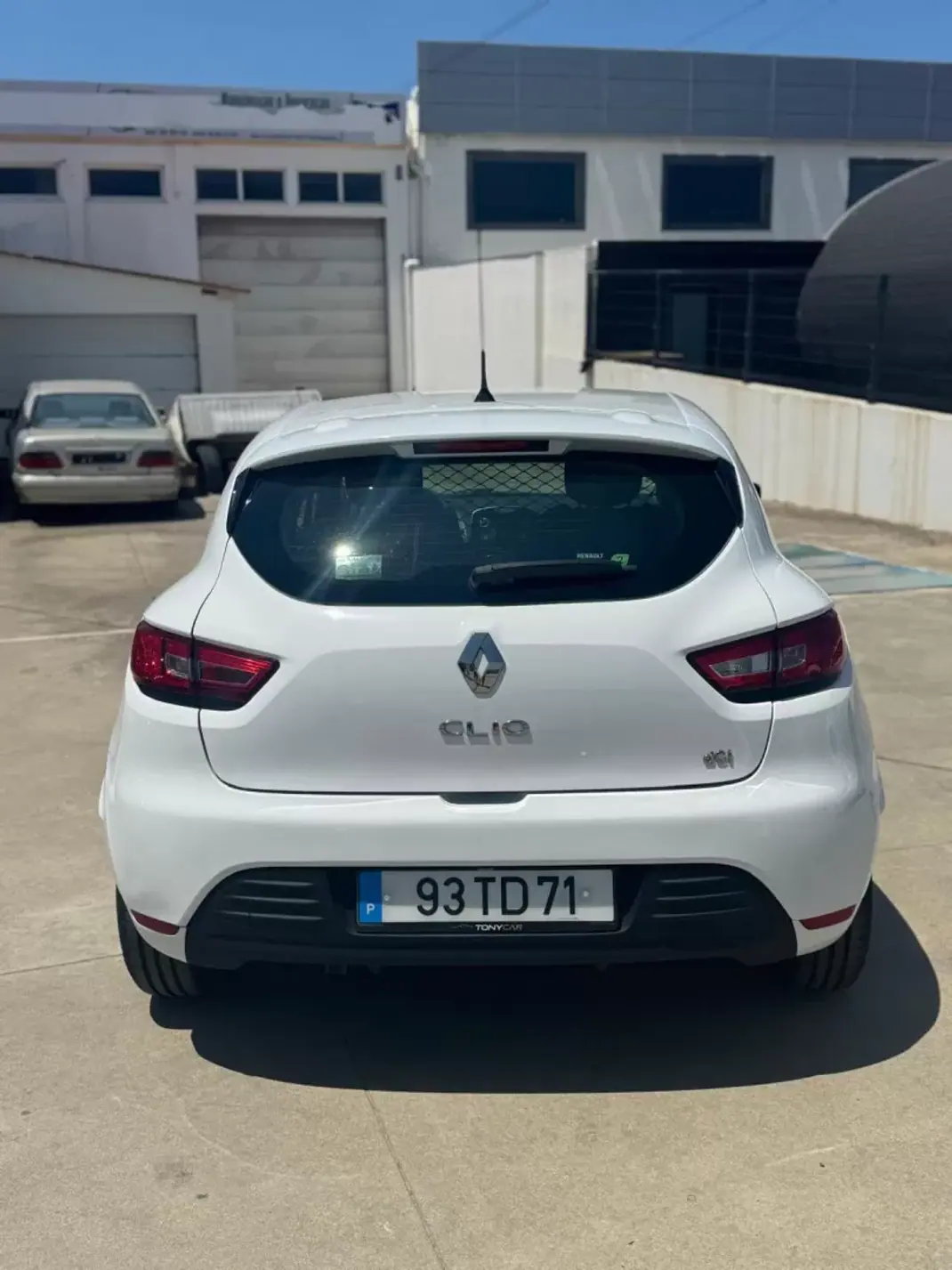 Renault CLIO 1.5DCI AC 2017 - 10455 EUR, 176000 km - AUTO.MOTO.pt - 176000km - foto 8 de 8
