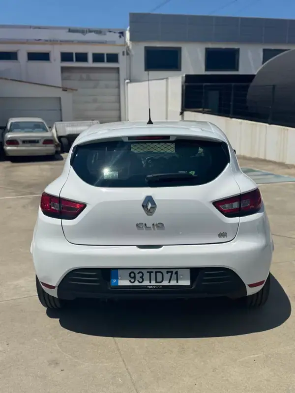 Renault CLIO 1.5DCI AC 2017 - 8979 EUR, 176000 km - AUTO.MOTO.pt - 176000km - foto 8 de 8