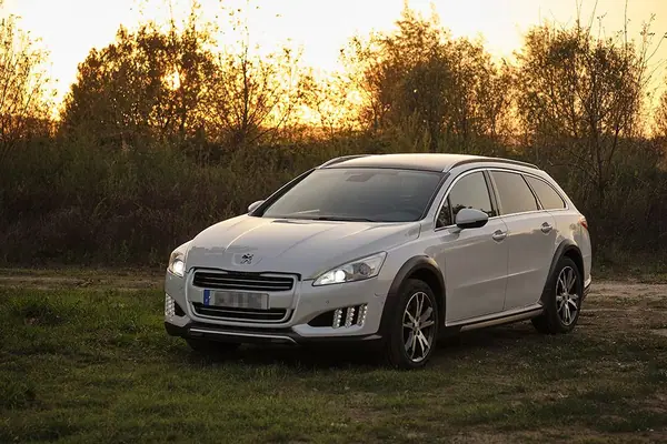 Peugeot 508 RXH 2.0 HDi Hybrid4 2-Tronic 104g 2014 Híbrido (Diesel)