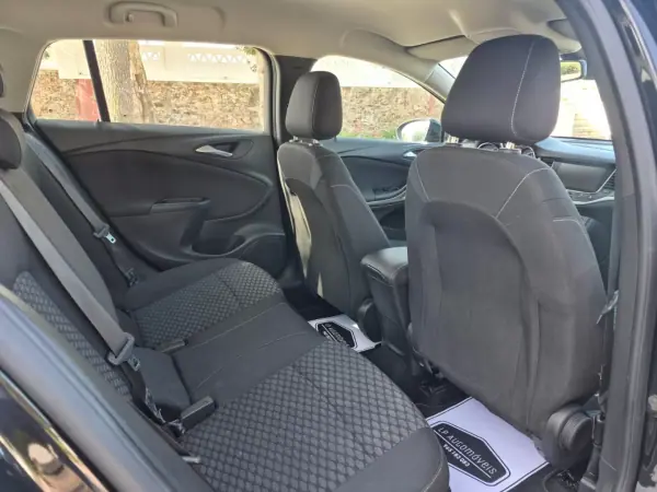 Opel Astra Sports Tourer 2018 - 11900 EUR, 164976 km - AUTO.MOTO.pt - 164976km - foto 17 de 21