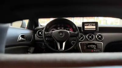 Mercedes-Benz A 180 2014 - 13990 EUR, 259250 km - AUTO.MOTO.pt - 259250km - foto 10 de 29