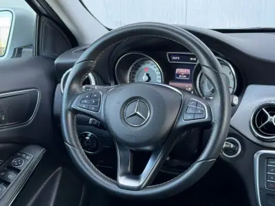 Mercedes-Benz GLA 180 2016 - 19950 EUR, 80000 km - AUTO.MOTO.pt - 80000km - foto 15 de 26