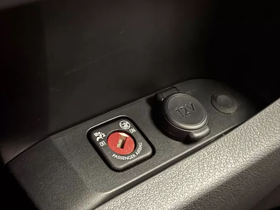 Opel COMBO 2020 - 15500 EUR, 150000 km - AUTO.MOTO.pt - 150000km - foto 15 de 16