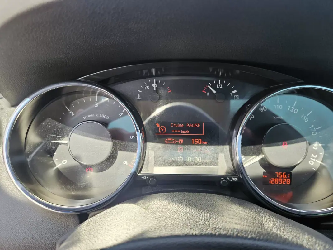 Peugeot 3008 2016 - 13550 EUR, 128500 km - 128500km - foto 28 de 38