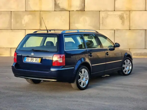 Volkswagen Passat Variant 2004 - 5900 EUR, 459000 km - AUTO.MOTO.pt - 459000km - foto 2 de 7