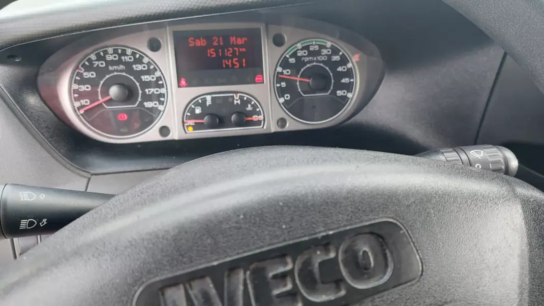 Iveco 2010 - 12500 EUR, 151000 km - AUTO.MOTO.pt - 151000km - foto 9 de 11