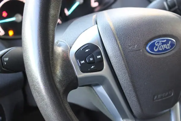 Ford Transit Courier 2020 - 12400 EUR, 140939 km - AUTO.MOTO.pt - 140939km - foto 8 de 15