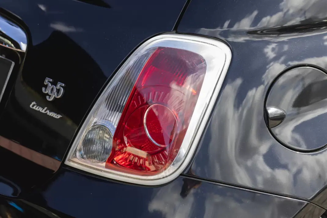 Fiat 500C 2012 - 12900 EUR, 136580 km - 136580km - foto 42 de 48