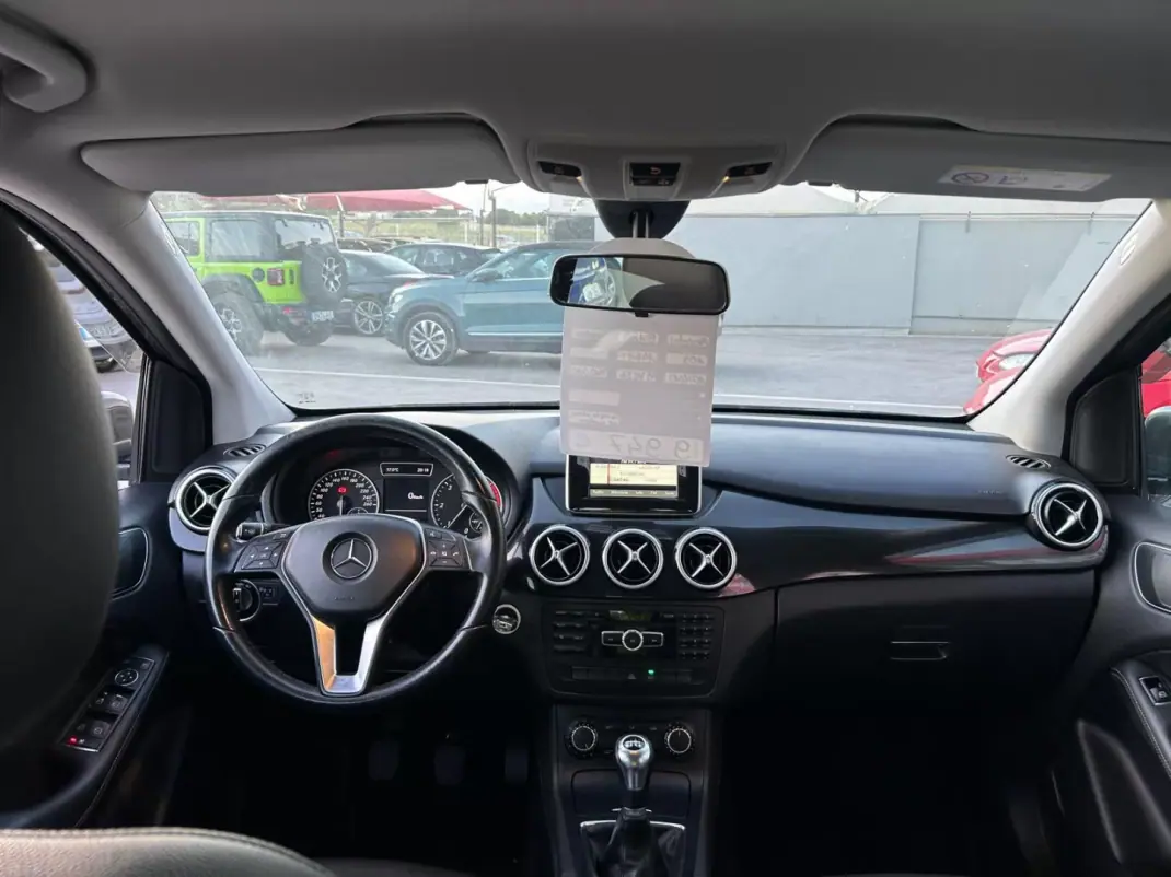 Mercedes-Benz B 180 2013 - 9947 EUR, 239000 km - AUTO.MOTO.pt - 239000km - foto 12 de 23