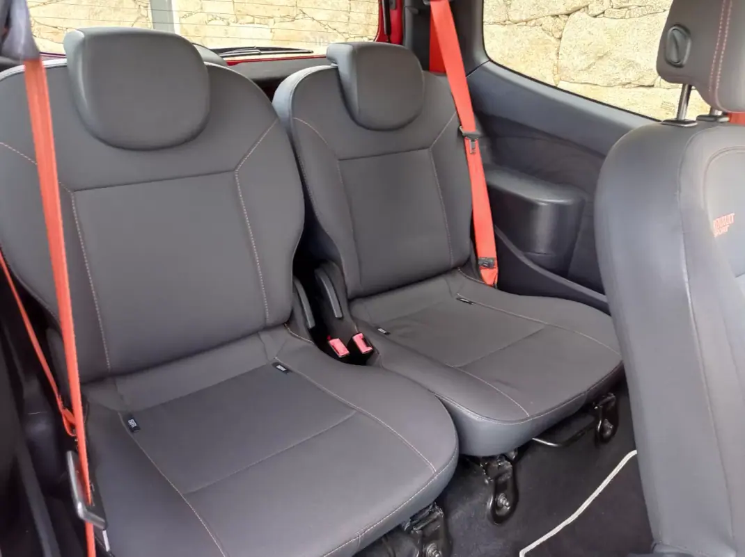 Renault Twingo 2009 - 11700 EUR, 145500 km - AUTO.MOTO.pt - 145500km - foto 10 de 15