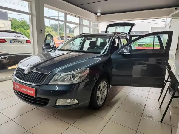 Skoda Octavia Break 2010 - 6650 EUR, 252000 km - AUTO.MOTO.pt - 252000km - foto 21 de 31