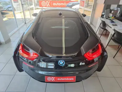 BMW i8 2017 - 65500 EUR, 96600 km - AUTO.MOTO.pt - 96600km - foto 10 de 38