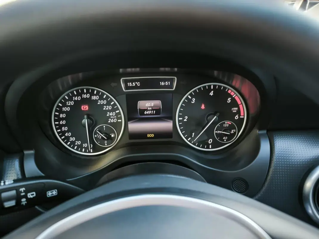 Mercedes-Benz A 160 2014 - 15950 EUR, 64000 km - AUTO.MOTO.pt - 64000km - foto 8 de 34