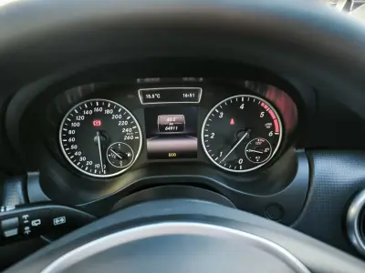 Mercedes-Benz A 160 2014 - 15950 EUR, 64000 km - AUTO.MOTO.pt - 64000km - foto 8 de 34