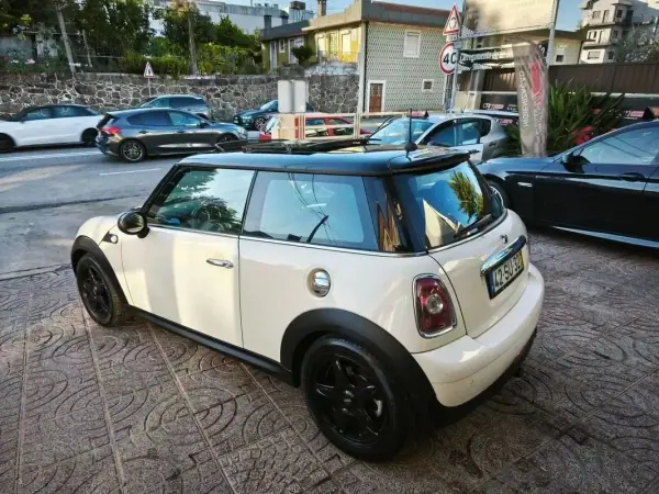 MINI Cooper 2008 - 8500 EUR, 180878 km - AUTO.MOTO.pt - 180878km - foto 10 de 27