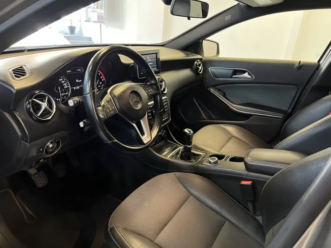 Mercedes-Benz A 180 2013 - 12990 EUR, 180000 km - AUTO.MOTO.pt - 180000km - foto 9 de 36