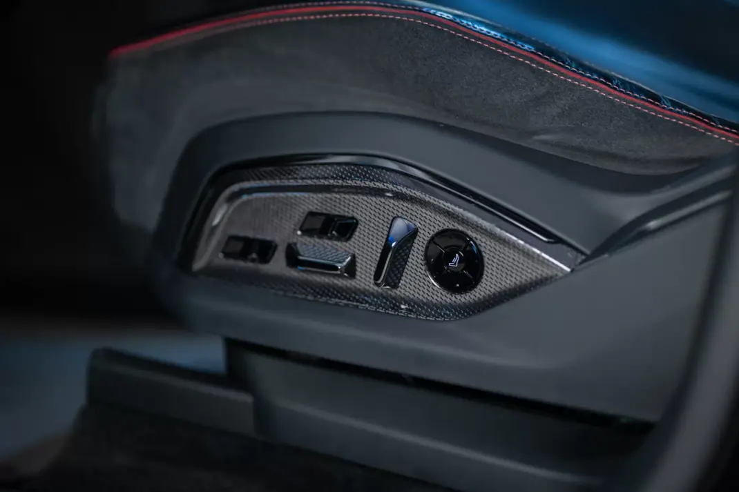 Lotus Eletre 2023 - 110000 EUR, 34626 km - AUTO.MOTO.pt - 34626km - foto 7 de 32