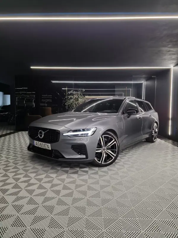 Volvo V60 2021 — foto 2 de 28