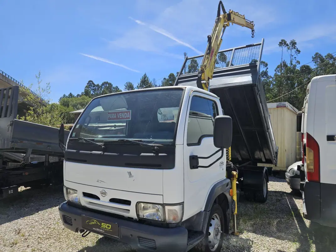 Nissan 2004 - 18950 EUR, 208000 km - AUTO.MOTO.pt - 208000km - foto 1 de 4