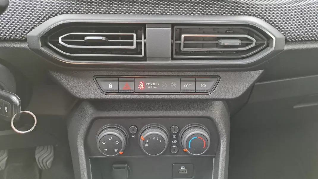 Dacia Sandero 2021 - 12900 EUR, 82644 km - AUTO.MOTO.pt - 82644km - foto 23 de 29