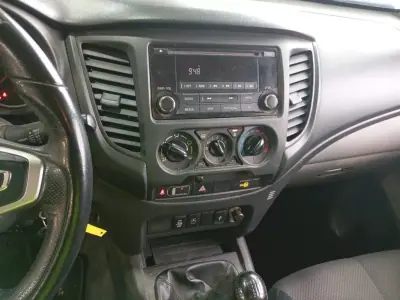 Mitsubishi L200 2.4 DI-D CE 3LUG Club Invite 4WD 2019 - 22900 EUR, 126430 km - AUTO.MOTO.pt - 126430km - foto 8 de 10