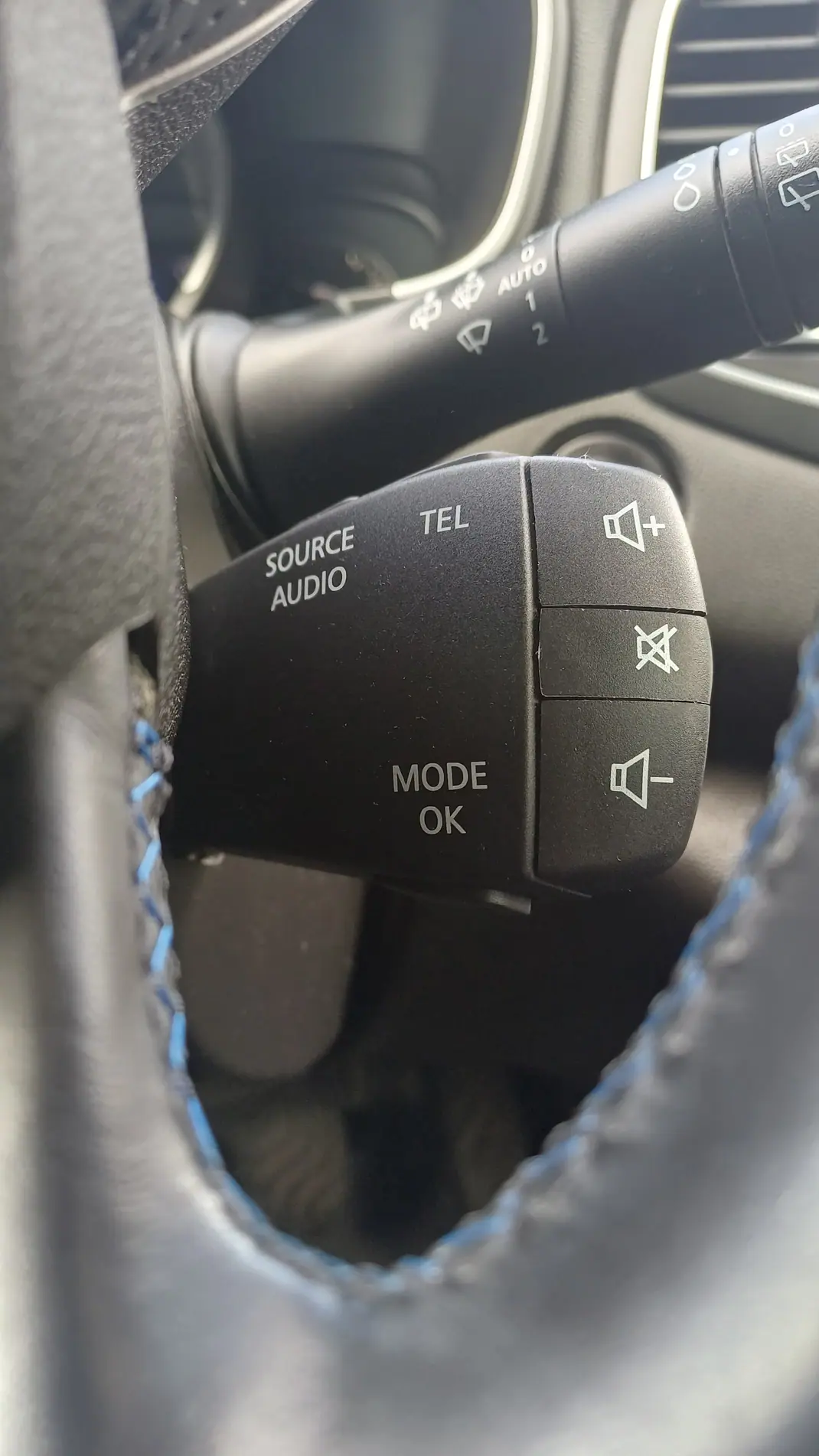 Renault Mégane 2018 - 12000 EUR, 124500 km - AUTO.MOTO.pt - 124500km - foto 17 de 17