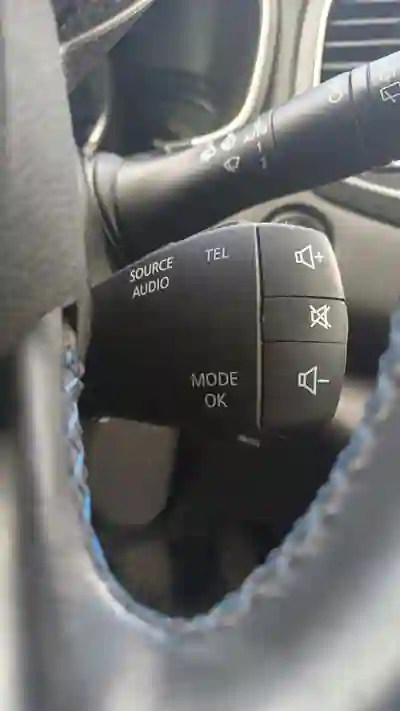 Renault Mégane 2018 - 12000 EUR, 124500 km - AUTO.MOTO.pt - 124500km - foto 17 de 17