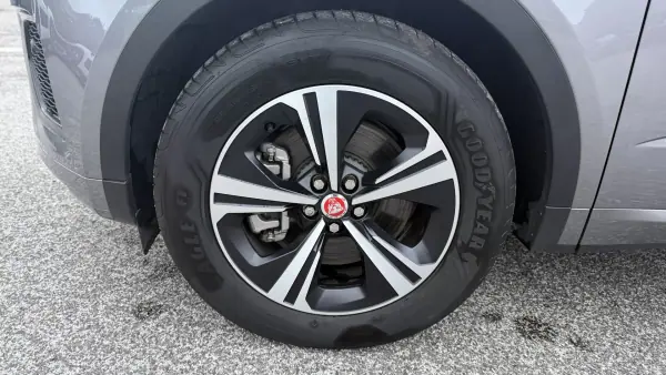 Jaguar E-Pace 2023 - 45500 EUR, 40380 km - AUTO.MOTO.pt - 40380km - foto 18 de 38