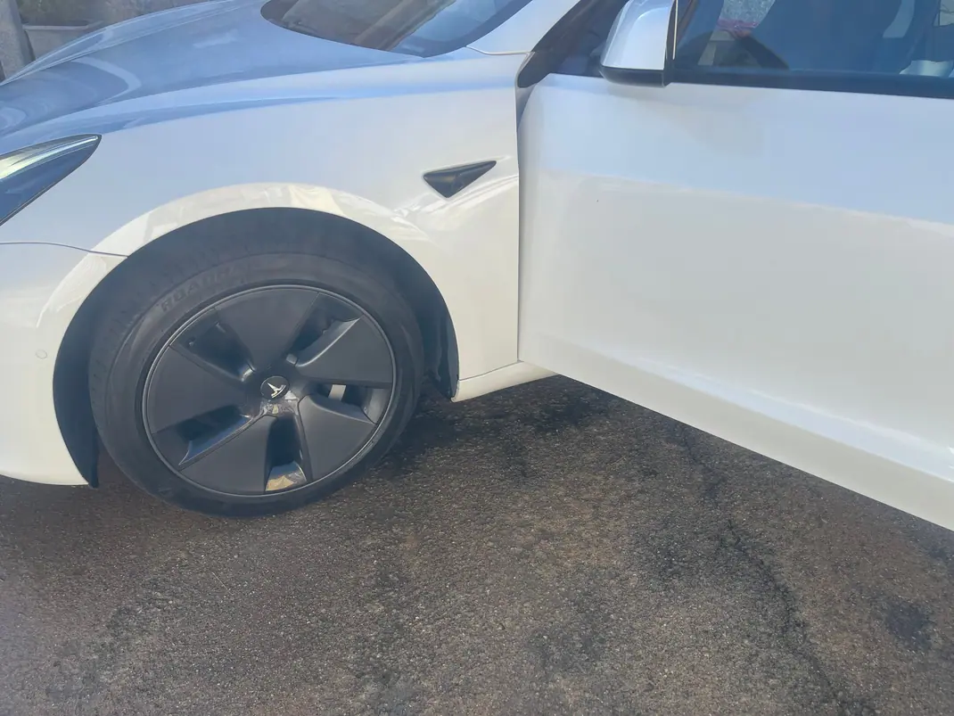 Tesla Model 3 2021 - 26499 EUR, 93150 km - 93150km - foto 3 de 10